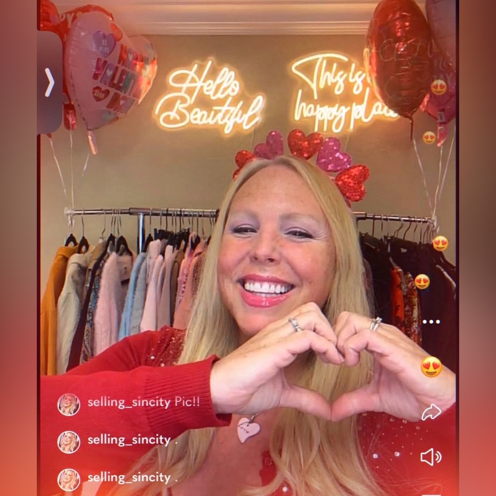 @lillycolette Michelle is LIVE!! Free People, Anthro, BOHO & More! ⭐️ - Picture 3 of 8